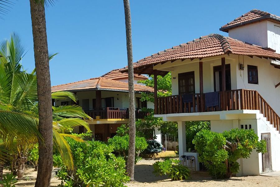 Fotka samostatného Lotosového domku, který nabízí ubytování v soukromí na pláži v Tangalle